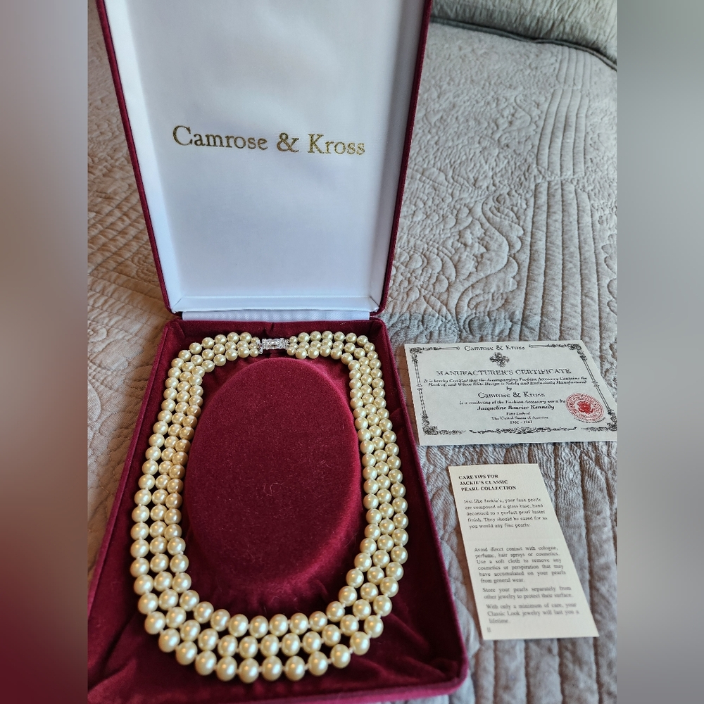 Grass Faux Pearl Necklace